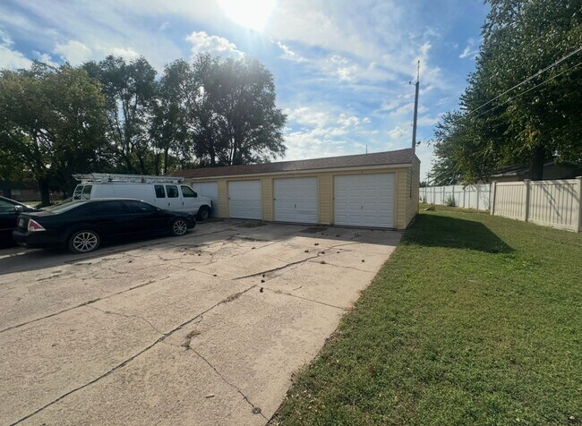 Building Photo - cc0216