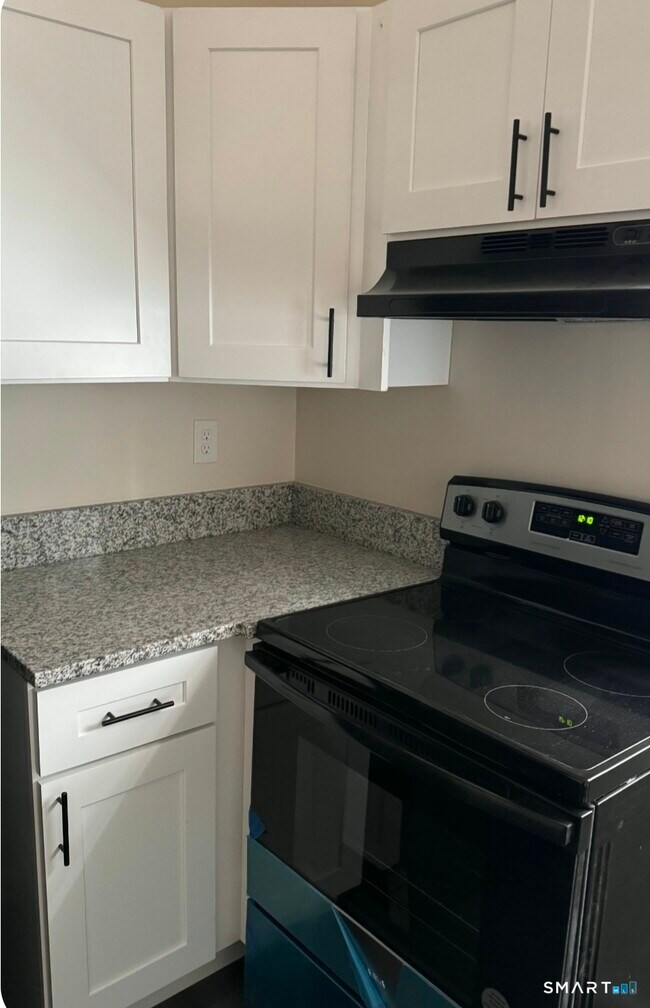 Building Photo - 48 Brook St