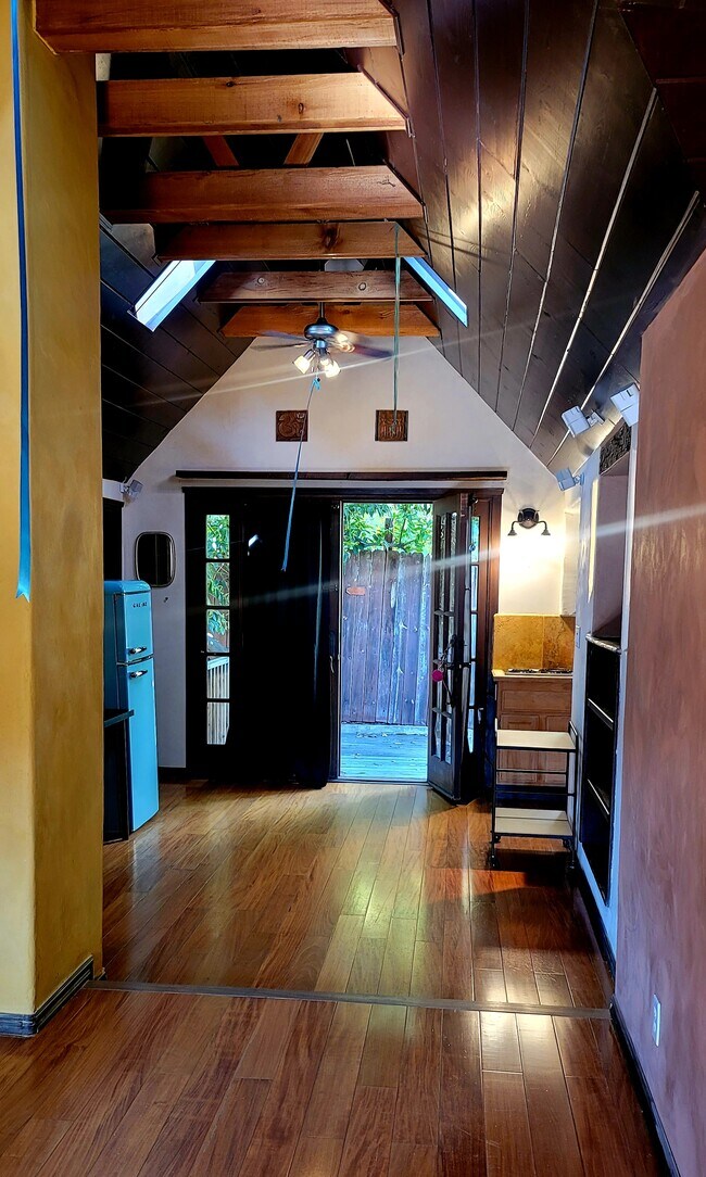 Building Photo - 2038 N Las Palmas Ave