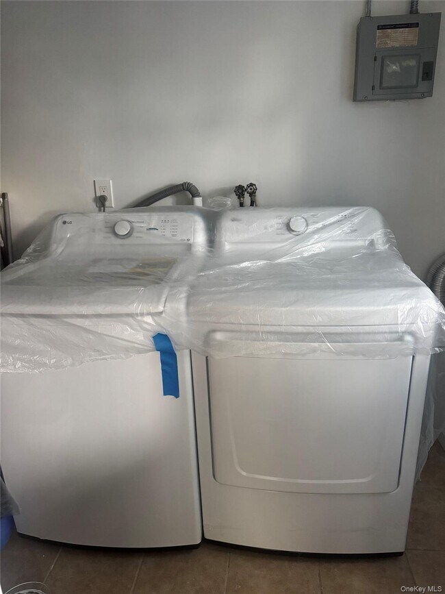 Building Photo - 216 E Hudson St