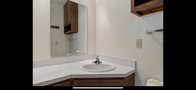 Building Photo - 3 Bedroom, 3 Bathroom Home for Rent