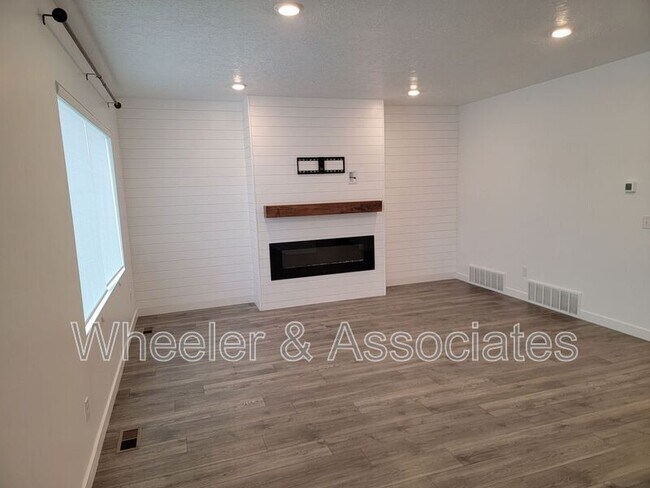 Building Photo - 3713 W Cold Pond Ave
