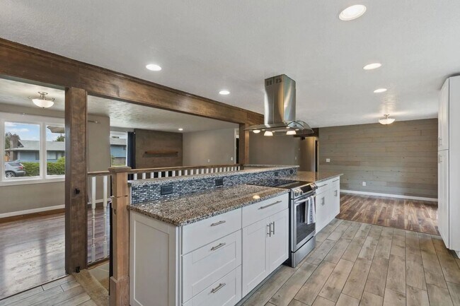 Primary Photo - Beautiful 5-Bedroom Home in Mead School Di...