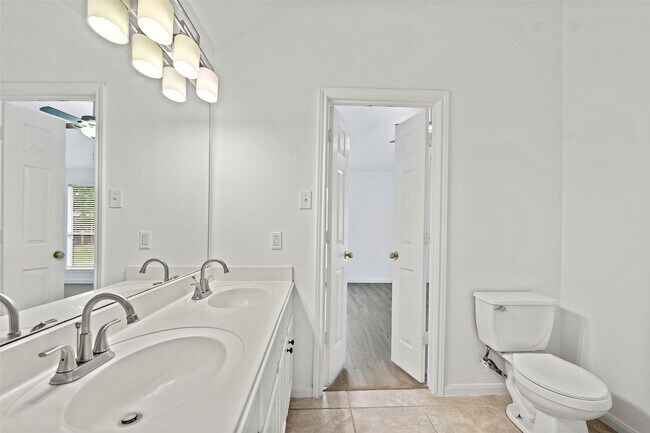 Building Photo - 21055 Southern Colony Ct