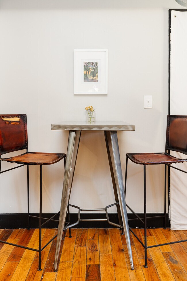 Building Photo - 1304 Broadway-ID1056031P