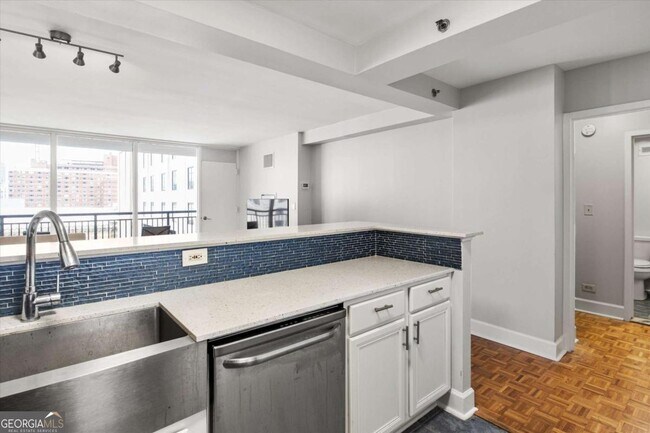 Building Photo - 620 Peachtree St NE
