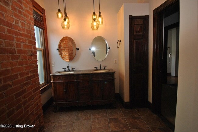 Building Photo - 1328 Highland Ave