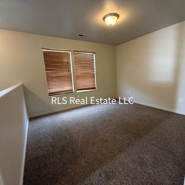 Building Photo - 4043 W Cimarron