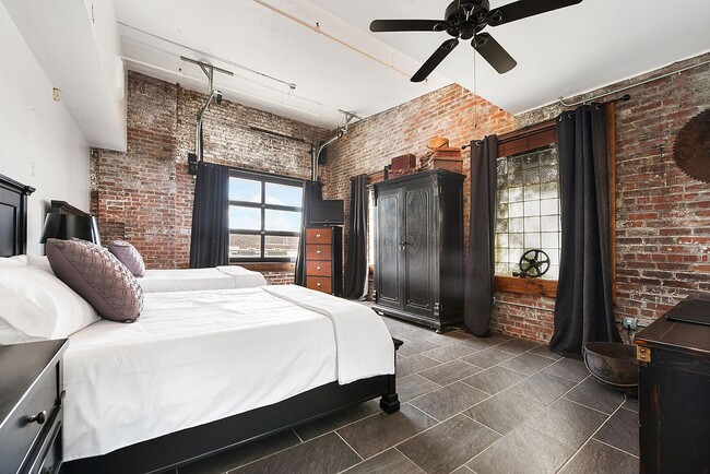 Building Photo - Spectacular, Furnished 3-Bedroom Loft