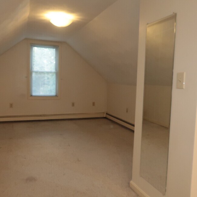 Building Photo - 492 Central St