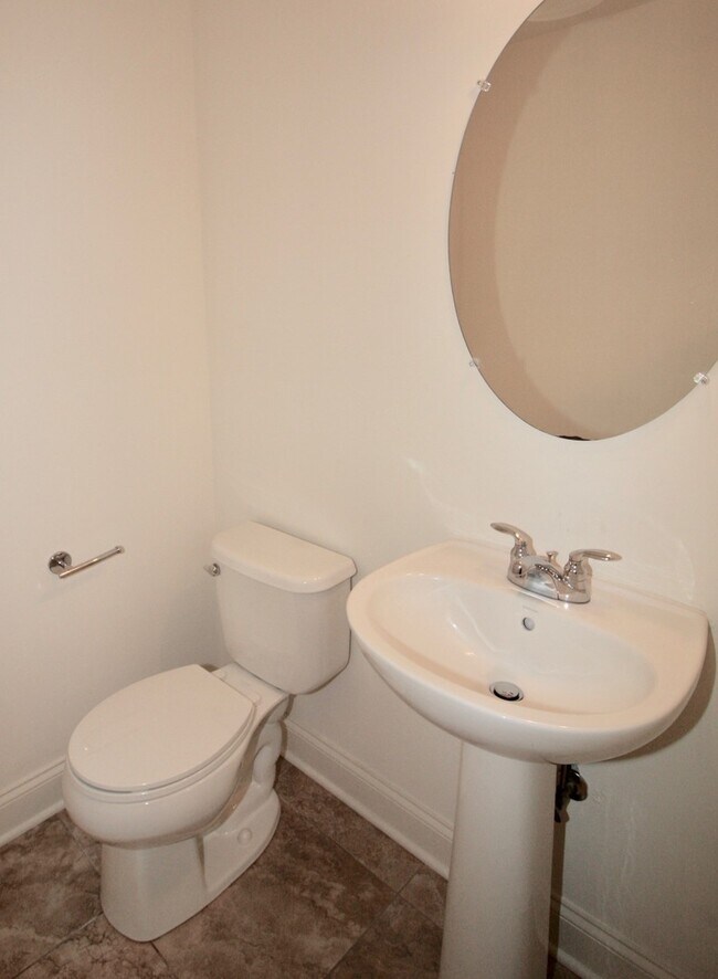 Building Photo - Stonecrest Drive