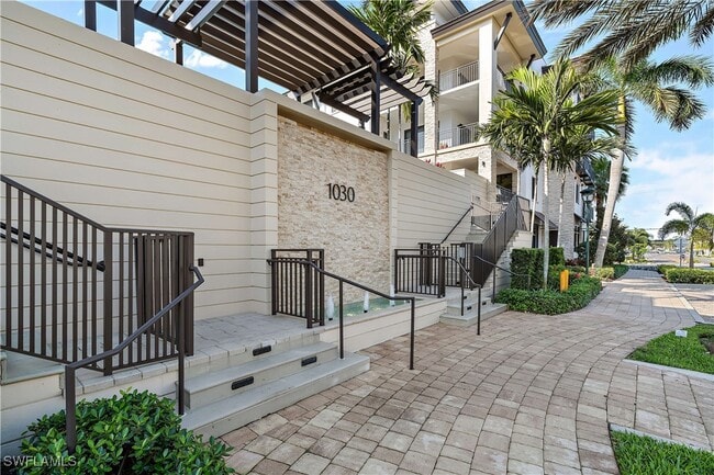 Building Photo - 1030 3rd Ave S