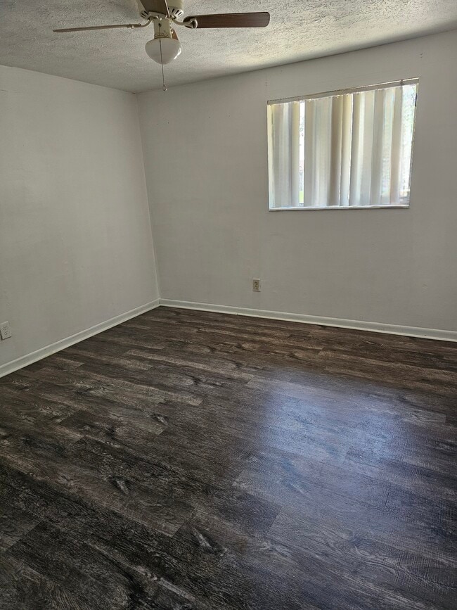 Building Photo - 818 Bradford Cir