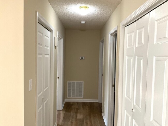 Building Photo - 2 Bedroom, 2 Baths Duplex Apartment for Rent with Unfinished Basement