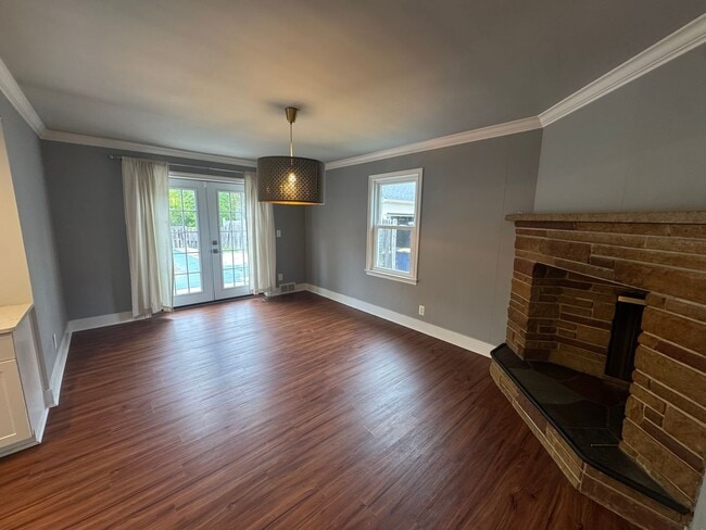 Building Photo - Adorable two story home