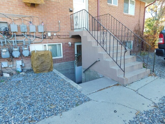 Building Photo - Cozy Apartment Close to CMU