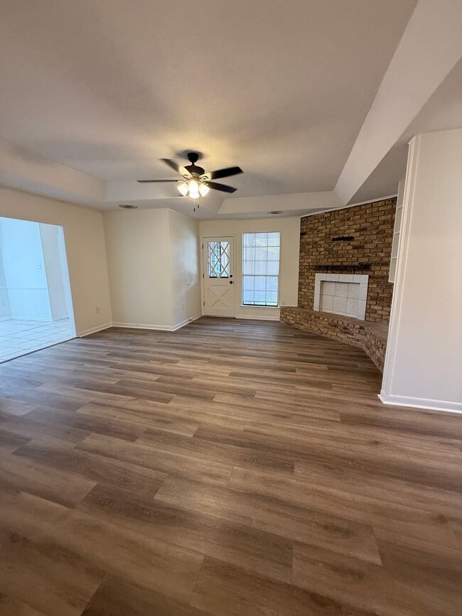 Building Photo - Must see this Beautiful Remolded 4 Bedroom 2.5 Bath Home in Walker