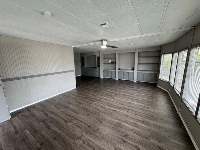 Building Photo - 8066 Highpoint Blvd