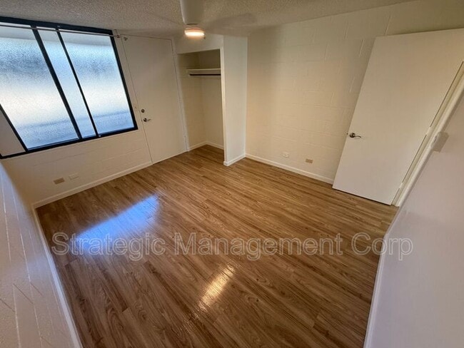 Building Photo - 1301 Lusitana St