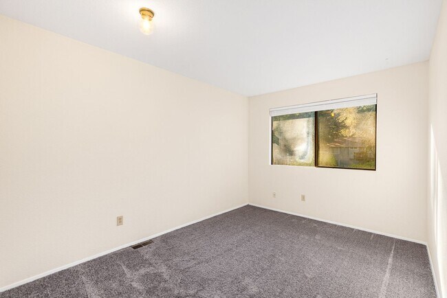Building Photo - 17633 NE 88th Pl