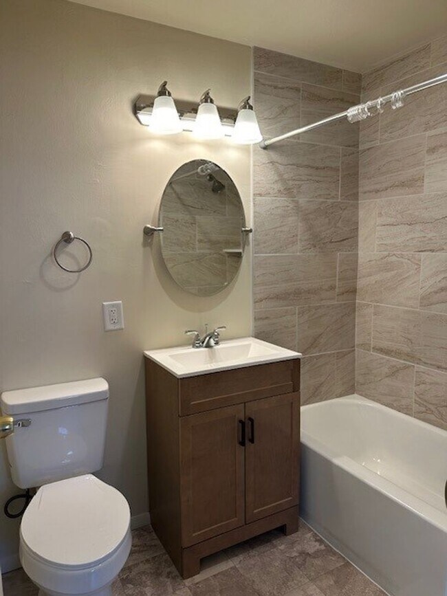 Building Photo - 130 Adelia St