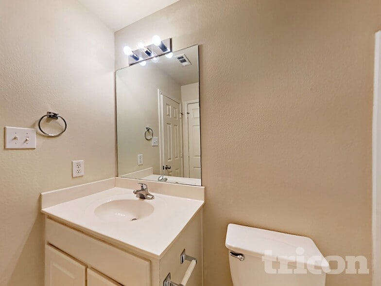 Building Photo - 5614 Red Canyon