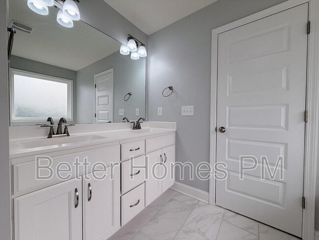 Building Photo - 9058 White Oak Hill Rd