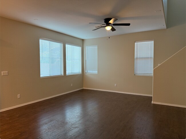 Building Photo - 996 E Cantebria Dr