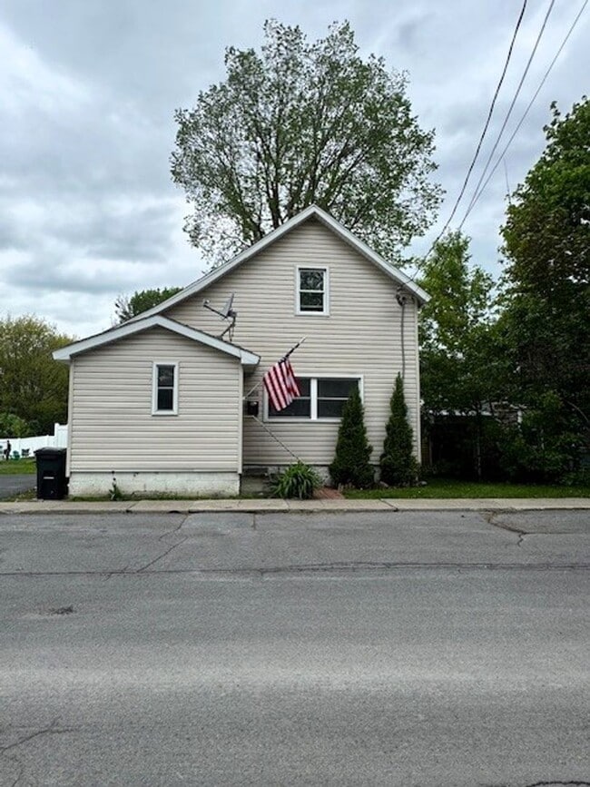 Building Photo - 289 Howk St