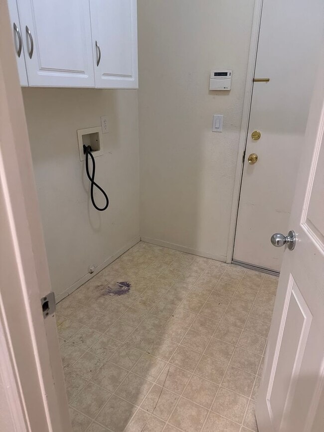 Building Photo - 473 Cabernet St