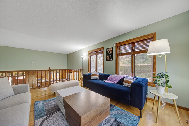 Building Photo - 15 Magnolia Ln N