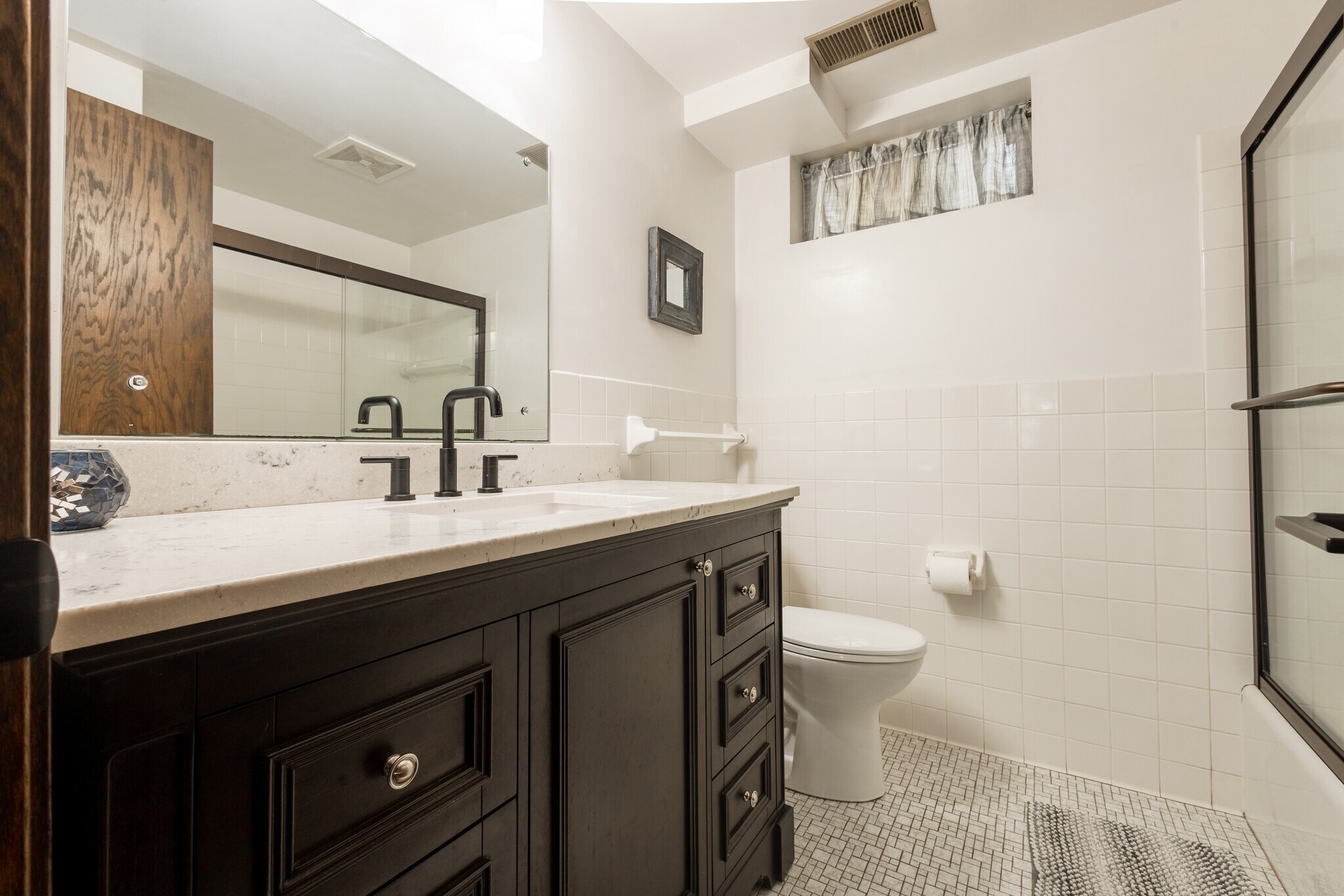 Building Photo - 6806 Sunset Strip NW