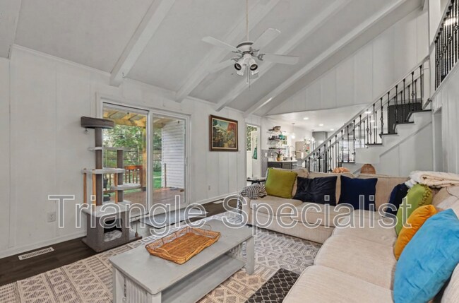 Building Photo - 4101 Pickwick Dr