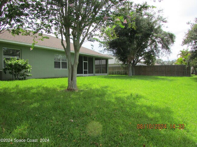 Building Photo - 1882 Woodfield Cir