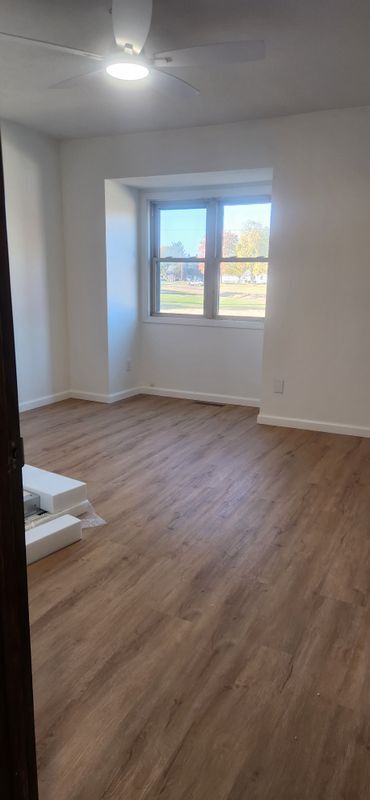 Building Photo - 326 E 2nd St