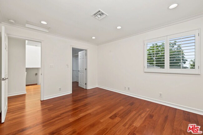 Building Photo - 860 Bronze Ln