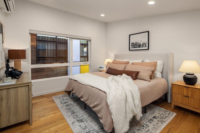 Building Photo - Beautiful New Townhome in Mapleleaf!