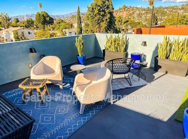 Building Photo - 2320 Fernleaf St