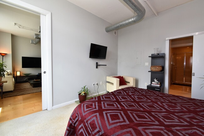 Building Photo - Incredible 11th Floor 2BR/2BA Condo Blocks from the Metro in Vibrant Mount Vernon Triangle!