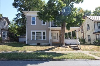 Building Photo - Two Bedroom Duplex