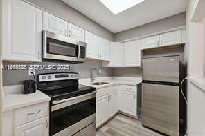 Building Photo - 1450 NE 170th St