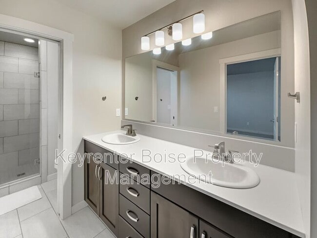 Building Photo - 2337 E Danzee Dr