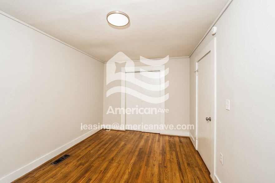 Building Photo - 7832 4th Ave S