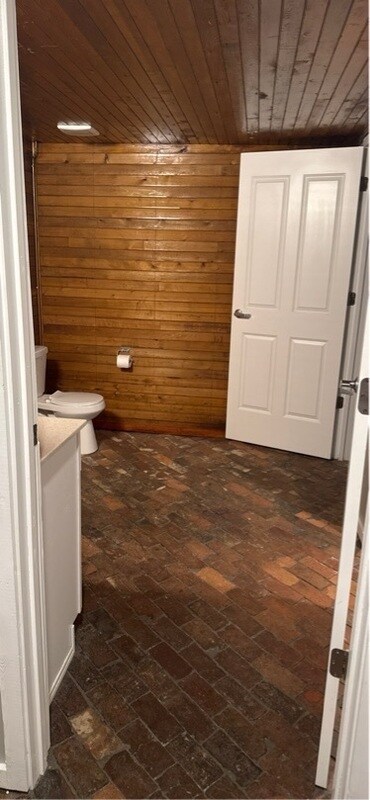 Building Photo - 116 N 5th St