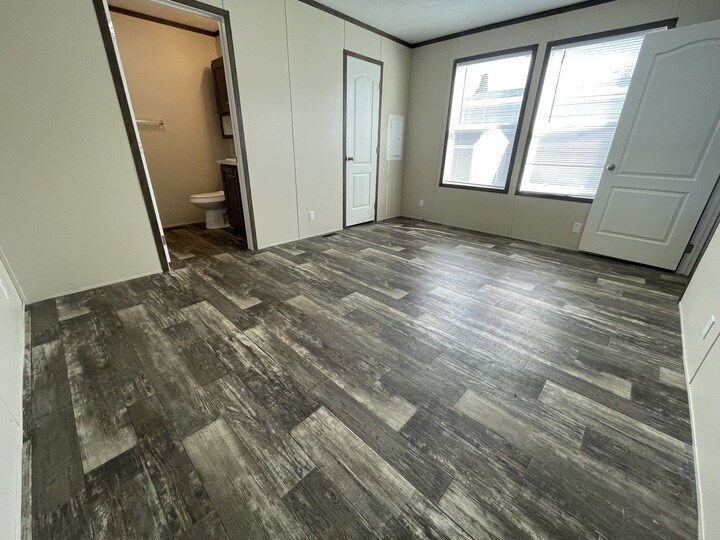 Building Photo - 16220 Frontenac Ave