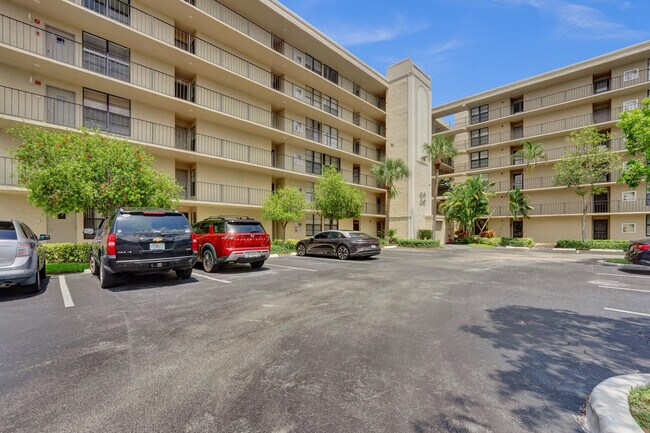 Building Photo - 12 Royal Palm Way