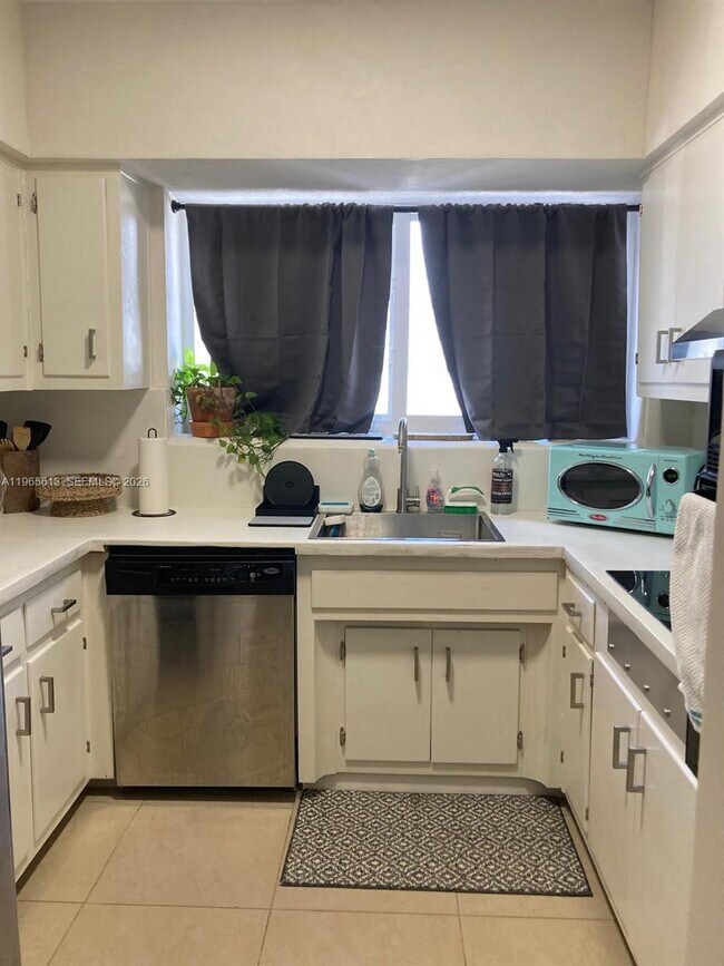 Building Photo - 462 Golden Isles Dr