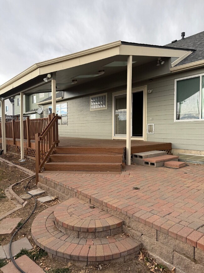 Building Photo - "Charming Thornton Retreat: Spacious 3-Bed, 3-Bath Home with 1,859 Sq Ft of Comfort!"