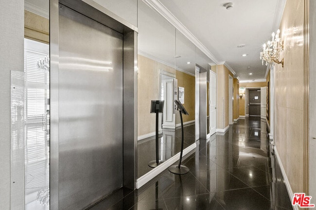 Building Photo - 10433 Wilshire Blvd