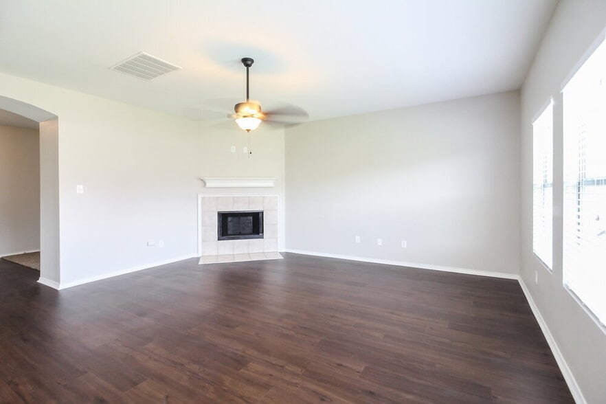 Building Photo - 808 Forest Grove Ln